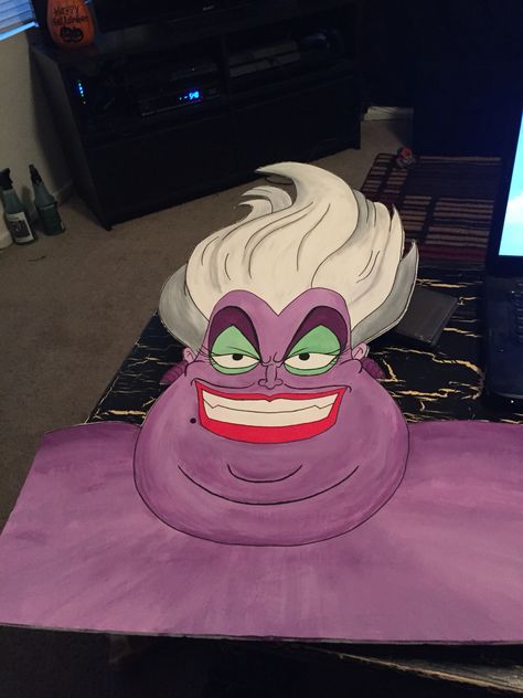 Ursula head I painted on cardboard Ursula Door Decoration, Villians Party, School Doors, Halloween Door, Disney Halloween, Halloween Ideas, Door Decorations, Halloween, Disney