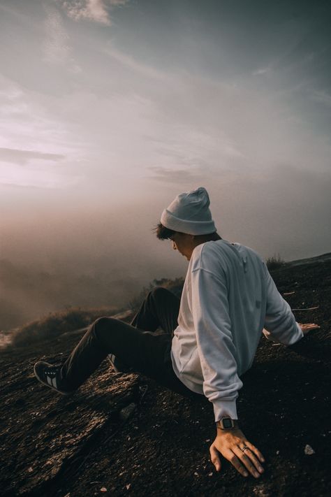 Mens Poses Photography Ideas Outside, Men Mountain Photoshoot, Mountain Photoshoot Ideas Men, Travel Photo Poses Men, Nighttime Photoshoot Ideas Men, Mountain Poses Photo Ideas Men, Nature Photography Poses For Men, Outdoor Photoshoot Ideas Men, Forest Photoshoot Men