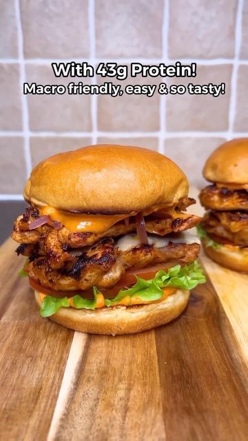 Protein Burger, Peri Chicken, Peri Peri Chicken, Instagram Ladies, Peri Peri, Gym Food, Raw Chicken, Pickled Red Onions, Delicious Burgers