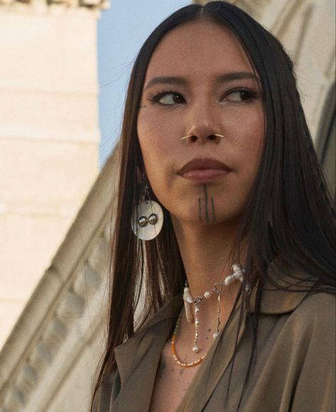 Black And Native American Mixed, Native American Woman Photography, Native American Face Claims, Native American Hairstyles, Native American Aesthetic, Native Aesthetic, Native Model, Quannah Chasinghorse, South American Women