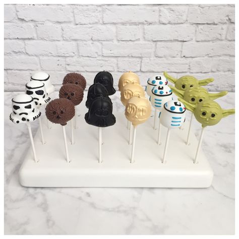 Yoda Cake Pops, Star Wars Cake Pops, Star Wars Themed Birthday Party, Star Wars Cake Toppers, Yoda Cake, Star Wars Cookies, Star Wars Baby Shower, Star Wars Food, Star Wars Cake