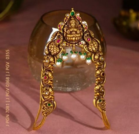 Vanki Designs Jewellery Latest, Baby Annaprasana Ideas, Gold Wedding Jewelry Necklace, Gold Vaddanam, Vanki Designs Jewellery, Big Earrings Gold, Gold Jhumka, Wedding Jewelry Sets Bridal Jewellery, Gold Jhumka Earrings