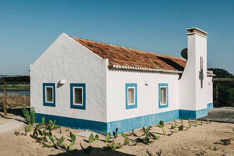 Portugal Homes Exterior, Portuguese Country House, Portuguese House Exterior, Melides Portugal, Portugal Homes, Portuguese Houses, Portuguese Home, Portugal House, Portuguese House