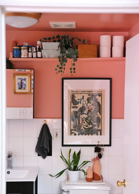 Wc Decoration, Decor Western, Bold Wallpaper, Decor Details, Pink Bathroom, Painting Trim, Decoration Inspiration, Bathroom Renos, Decoration Christmas