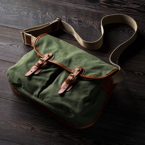 The Westley Richards 'Bishop Bag', A Classic Hunting Shoulder Bag. / The Explora - Premier Online Field Sports & Gun Journal Retro Backpack, Field Bag, Canvas Duffle Bag, Photography Bags, Canvas Leather Bag, Hunting Bags, Office Bag, Popular Bags, Canvas Messenger Bag