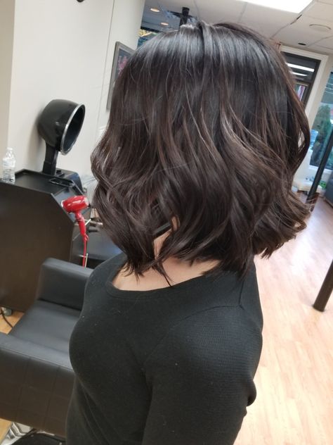 Dark Hair Bob Haircut Short, Short Layered Haircuts Dark Hair, Dark Brown Long Bob Haircut, Short Dark Brown Hair Bob Shoulder Length Layered Hairstyles, Short Hair Styles Dark Brown, Dark Brown Lob Round Face, Dark Bob Haircut, Dark Long Bob, Dark Brown Balayage Short Hair