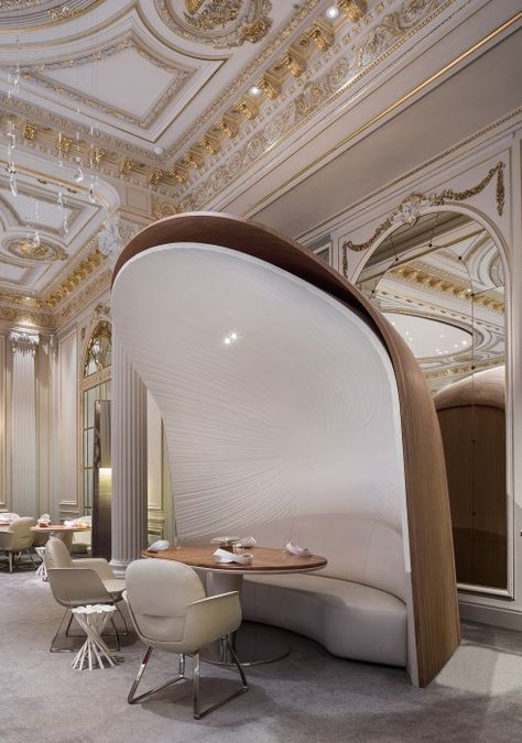 Jouin Manku Renovate and Innovate Hôtel Plaza Athénée Leather Chair With Ottoman, Plaza Athenee, Pallet Seating, Restaurant Seating, Booth Seating, Luxury Restaurant, Restaurant Interior Design, Hotel Interior, The Plaza