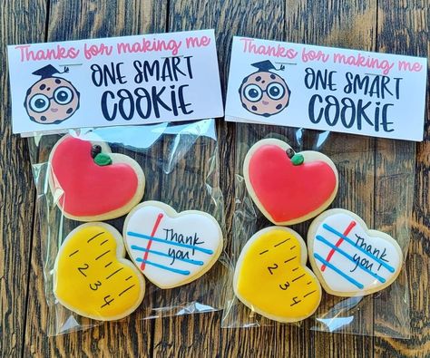 Teachers Appreciation Cookies, Teacher Appreciation Week Cookies, Teacher Appreciation Cookie Ideas, Baked Goods For Teachers, Last Day Of School Cookies, Cupcakes For Teachers Appreciation, Teacher Appreciation Cookies Decorated, Teachers Day Cookies, Teacher Cookies Decorated