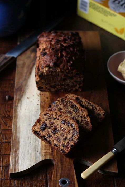 Irish Tea Brack - www.thelastfoodblog.com Tea Brack Recipe, Whiskey Sour Recipe, Irish Tea, Tea Loaf, Irish Cuisine, Tea Bread, Baking Bread Recipes, Irish Soda Bread, English Food