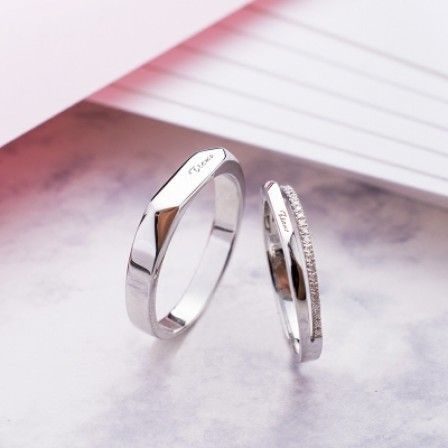 Platinum Couple Rings, Platinum Rings, Couple Ring Design, Modern Gold Jewelry, Creative Lettering, Gold Necklace Designs, Platinum Ring, Couple Rings, Ring Collections