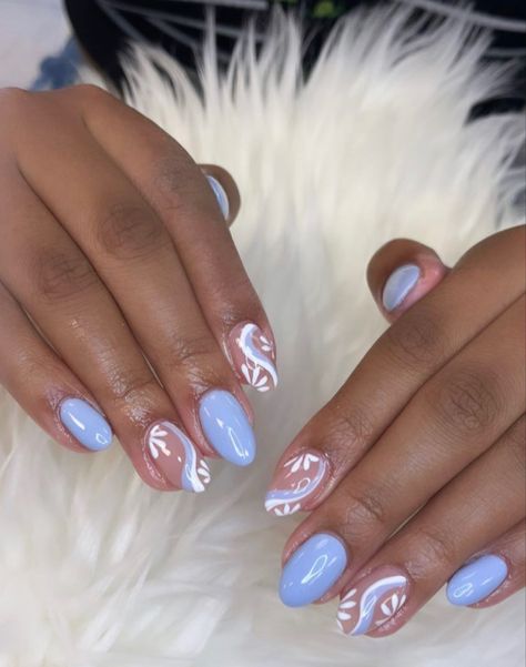 Blue Flower Design Nails, Jellyfish Inspired Nails, Blue And White Floral Nails, Nails For Jamaica Vacation, Blue And White Gel Nails, Light Blue Flower Nails, Blue And White Summer Nails, Hydrangea Nails, Claire Nails