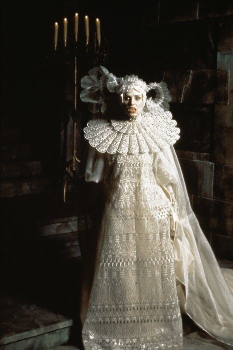 Lucy Westenra from Bram Stoker's Dracula - White dress Daredevil 2003, Sadie Frost, Dracula Costume, Eiko Ishioka, Vampire Movies, Bram Stoker's Dracula, Francis Ford Coppola, Vampire Academy, Bram Stoker