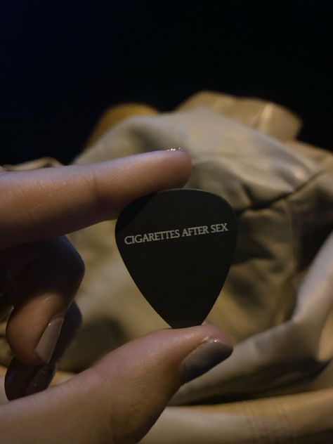 Cas Concert, Cool Guitar Picks, Pick Guitar, Guitar Obsession, Music Heals, Music Aesthetic, Guitar Picks, Just Lyrics, Guitar Pick