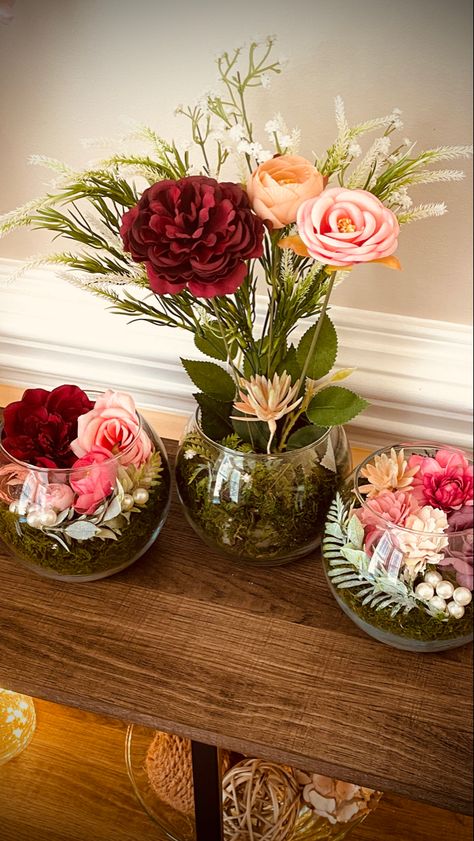 Flowers In Fish Bowl Vase, Fishbowl Flower Arrangements, Fish Bowl Flower Arrangements, Fish Bowl Centerpieces, Fish Bowl Decor, Fake Flower Centerpieces, Glass Bowl Centerpieces, Vase Fish Tank, Fish Bowl Vases