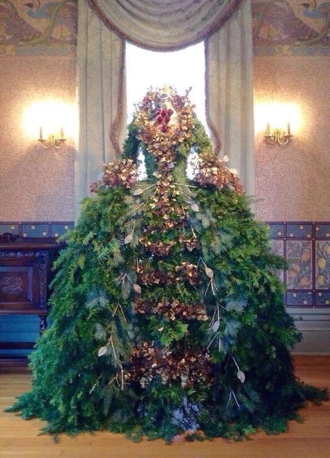 Dress Form Christmas Tree, Mannequin Christmas Tree, Christmas Tree Dress, Tree Dress, Creative Christmas Trees, Dress Forms, Christmas 2015, Victorian Christmas, Noel Christmas