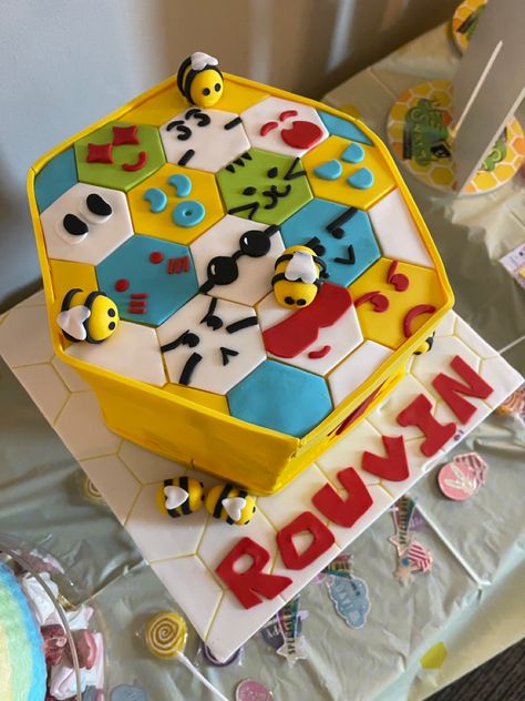 Party Idea Roblox bee swarm Bee Swarm Simulator Cake, Roblox Bee Swarm Simulator, Bee Swarm Simulator, Bee Cakes, Bee Swarm, Bee Birthday, Farming Simulator, Chicken Farm, 9th Birthday