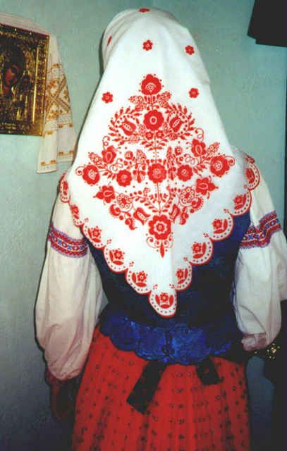 Polish Traditional Costume, Polish Embroidery, Polish Tattoos, Polish Culture, Polish Clothing, Costumes Around The World, Rococo Fashion, Polish Folk Art, Ukrainian Art