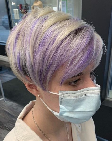 Grey Hair Highlights Lowlights Short Hairstyles, Silver Hair With Lilac Highlights, Purple Hair Blonde Highlights, Blond With Lavender Highlights, Short Grey Hair With Purple Highlights, Purple Highlights Blonde Hair Short, Lavender Short Hair, Lilac Highlights Blonde Short Hair, Lavender Pixie Hair