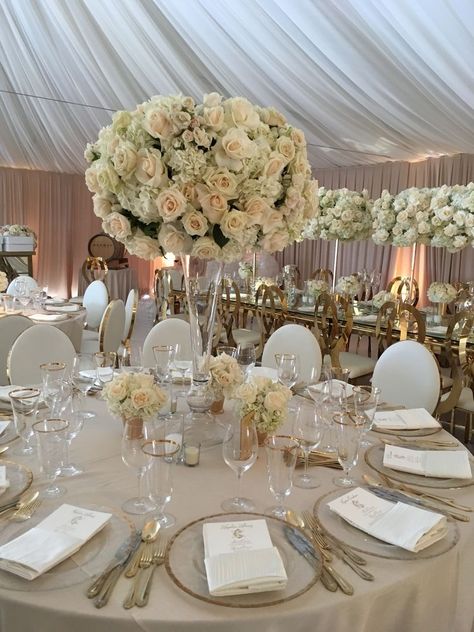 Wedding Decoration White And Gold, Classic Elegant Wedding Aesthetic, Luxury Wedding Reception Indoor, Cathedral Wedding Reception, Elegant Wedding Color Palette, White And Gold, White And Gold Wedding Decor, Gold Wedding Reception Tables, White And Gold Wedding Themes