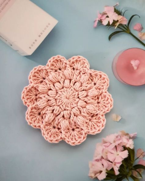 Crochet Facial Scrubbies, Crochet Facial Scrubbies Free Pattern, Crochet Face Scrubbies Pattern Free, Crochet Flower Coaster, Crochet Face Scrubbies, Scrubbies Crochet, Scrubbies Crochet Pattern, Coaster Tutorial, Crochet Sun