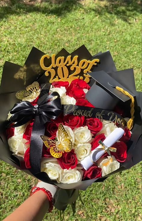 Rose Bouquet For Graduation, Ribbon Flower Bouquet Graduation, Ribbon Roses Arrangement, Money Bouquet Ideas Graduation, Graduation Bouquets Ideas, Ramos For Graduation, Graduation Ramos Eternal, Flower Arrangements Graduation, Grad Bouquet Ideas For Him