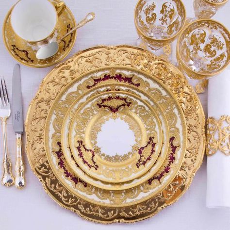 Fine China Dinnerware, Fine Dinnerware, Dinner Ware, Vase Deco, Luxury Tableware, Luxury Dinnerware, Porcelain Art, China Patterns, Gold Decor