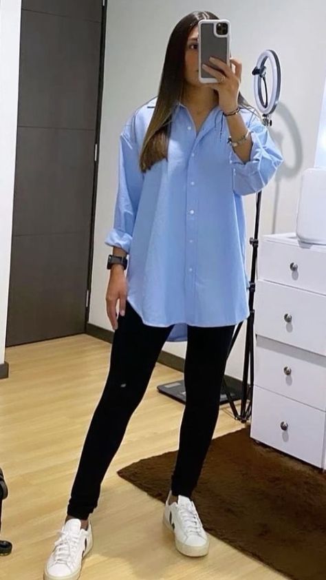 Relaxed Casual Outfits For Work, Sunday Outfit Church Casual, Satin Shirts, Look Legging, Over 60 Fashion, Jeans Outfit Casual, Business Casual Outfits For Work, Casual Day Outfits, Instagram Outfits