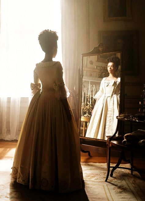 Queen Charlotte Bridgerton, Princess Crib, Queen Charlotte A Bridgerton Story, Black Cottagecore, Julia Quinn, Queen Charlotte, Beautiful Costumes, Classy Aesthetic, It Movie Cast