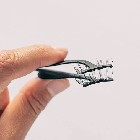 How To Use Magnetic Eyelashes, Applying Magnetic Eyelashes, Magnetic Lashes How To, How To Apply Magnetic Lashes, How To Put On Magnetic Eyelashes, How To Apply Magnetic Eyelashes, How To Put On Fake Eyelashes Beginner, How To Apply Eyelashes, Magnetic Eyelashes Tutorial