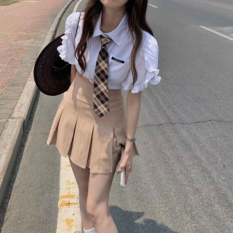 Brown School Uniform, Korean Uniform School, Korean Uniform, Korean Outfit Ideas, School Dr, Uniform Outfits, Fighter Girl, School Uniform Fashion, School Uniform Outfits