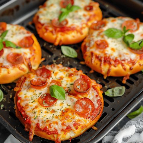 Quick and easy Air Fryer Pizza Bagels recipe - perfect for a snack or meal. Ready in minutes with simple ingredients! Bagel Pizza Recipe, Bagel Pizza, Air Fryer Pizza, Bagel Thins, Bagels Recipe, Preschool Lunch, Mini Bagels, Pizza Bagels, Fast Dinner Recipes