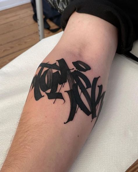 Graphitti Tattoos, Grafitti Tattoos, Gang Tattoo Ideas, Tag Tattoo, Gang Tattoos, Tattoo Graffiti, Typography Tattoo, Vegan Tattoo, Graffiti Tattoo