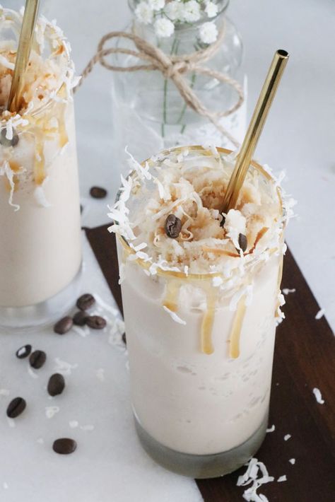 Frozen Caramel and Coconut Blended Coffee Blended Coffee Drinks, Homemade Iced Coffee, Caesar Pasta Salad, Caesar Pasta, Coffee Caramel, White Chocolate Mocha, Chocolate Cake Recipe Easy, Fruit Dessert Recipes, Chocolate Mocha