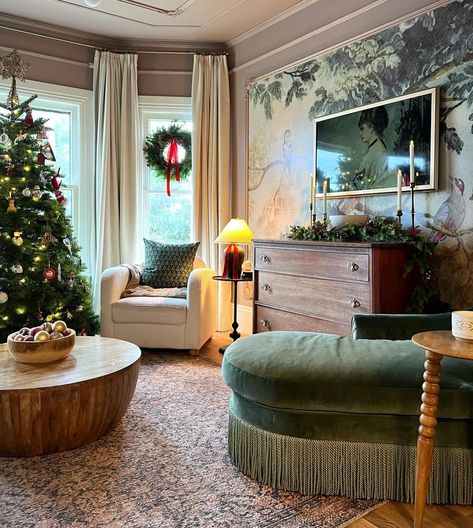 Erin Conway (@kismet_house) • Instagram photos and videos Kismet House, Grand Millennial Decor, Classic Holiday Decor, Grand Millennial Style, Holly House, Dark Green Walls, Neoclassical Design, Southern Christmas, Colonial Design