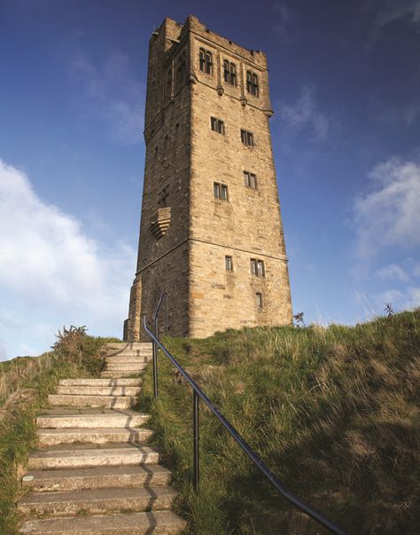 HISTORY: They loved it in 1873, as we love it now: "everyone was charmed by the extent and grandeur of the surrounding scenery and the fine view of #Huddersfield"... but what exactly is the #history of Tower Hill?  #books #yorkshire #architecture  https://www.on-magazine.co.uk/yorkshire/history/castle-hill-huddersfield/ Castle Hill Huddersfield, Hill Castle, Amber Hill, Huddersfield Yorkshire, Style Examples, Uk Castles, Castles In England, Castle Tower, Castle Hill