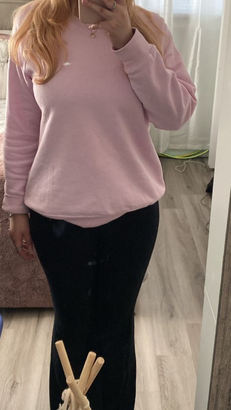 Pink Long Sleeve Sweats For Fall, Crew Neck And Flare Leggings, Cozy Fit Pink Sweatshirt For Winter, Pink Crewneck Outfit, Fitted Pink Sweatshirt, Grey Crewneck Outfit, Comfy Long Sleeve Pink Sweatshirt, Black Flared Leggings Outfit, Pink Sweatshirt Outfit