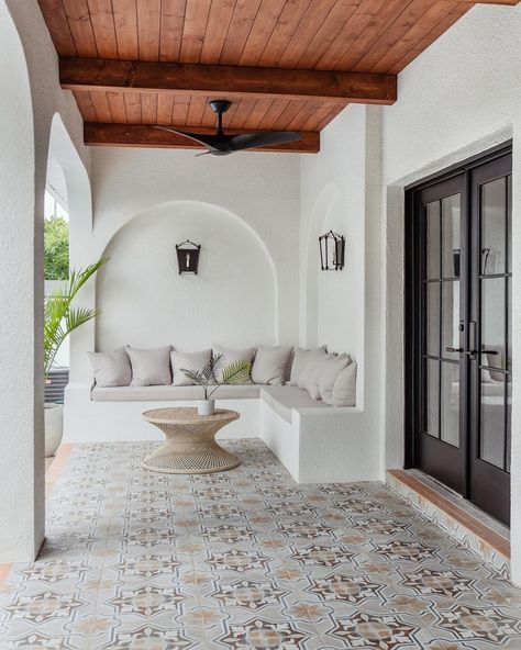 Jenna Sue • Design + DIY (@jennasuedesign) • Instagram photos and videos Hacienda Porch, Mediterranean Porch, Decoration Front Porch, Backyard With Patio, Diy Steps, Beam Ceiling, Spanish Style Architecture, Jenna Sue Design, Hacienda Style Homes