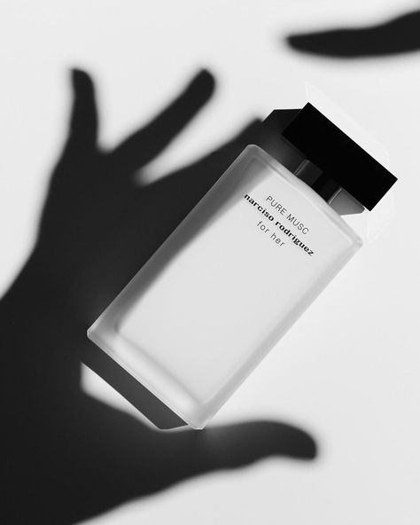 Perfume Photography, Perfume Ad, Perfume Packaging, Best Quotes From Books, Study Board, Perfume Lover, Narciso Rodriguez, Business Women, Book Quotes