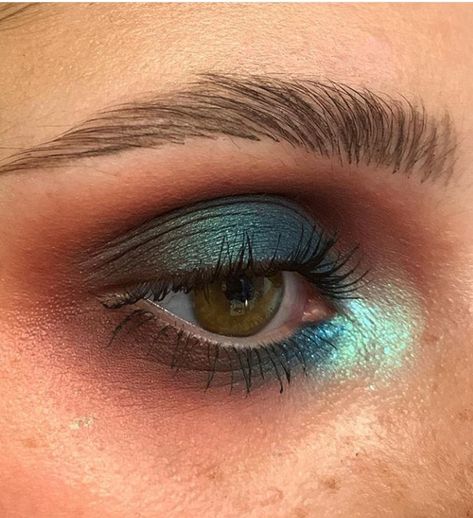 Subtle Teal Eye Makeup, Teal Blue Makeup Look, Dark Siren Makeup, Under The Sea Makeup, Dark Mermaid Makeup, Skin Tone Makeup, Natural Summer Makeup, Maquillage On Fleek, Graphic Makeup