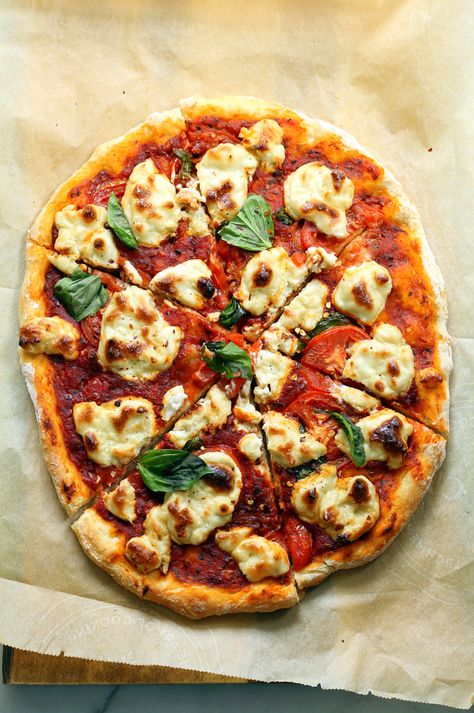 Our Vegan Margherita Pizza on parchment Cashew Mozzarella, Mozzarella Cheese Sauce, Olive Oil Pizza, Margherita Pizza Recipe, Pizza Fruit, Pizza Vegana, Vegan Pizza Recipe, Vegan Richa, Soy Free Recipes