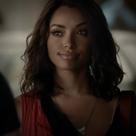 Kat Graham Icons, Bonnie Bennett Icons, Bonnie Bennett Aesthetic, Hayley Bennett, 2000’s Makeup, Tvd Bonnie, Bonnie Vampire Diaries, Originals Characters, Tvdu Characters