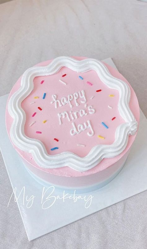 Simple Cute Bday Cake, Cute Cake Ideas For Moms Birthday, Cute B Day Cakes, Ideas De Pasteles Aesthetic, 26 Cake Ideas, Simple Colorful Birthday Cake, Pink Minimalist Cake, Pink Colour Cake, Simple Cake Designs For Girl