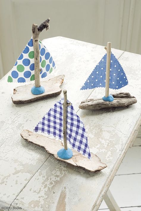 Seaside Activities For Kids, Diy Boat For Kids, Diy Boats For Kids That Float, Seaside Crafts For Kids, Boat Crafts For Kids, Eco Friendly Crafts, Seaside Activities, Driftwood Boats, Sailboat Craft