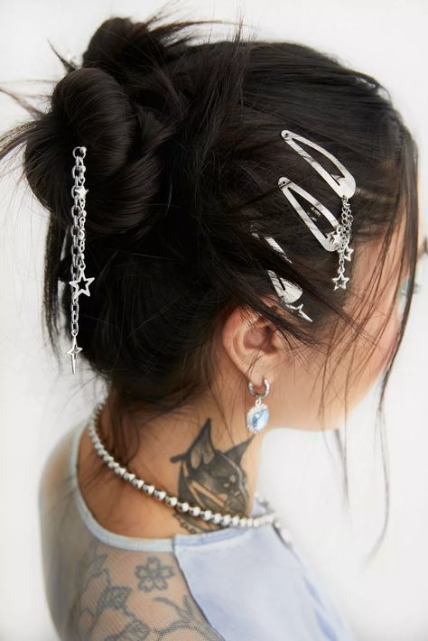 Velvet Luna Star Charms Snap Hair Clips - Set of 3 | Urban Outfitters Futuristic Hairstyles, Futuristic Accessories, Sparkle Hair, Snap Hair Clips, Sparkle Outfit, Rave Hair, Hair Charms, Silver Hair Clip, Hair Chains