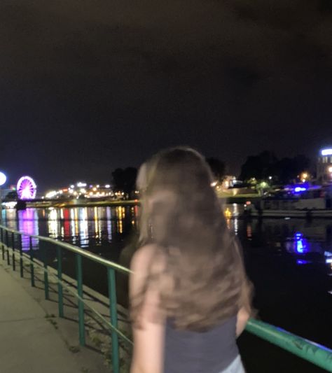 Night aesthetic, lights, Portrait, no face, without showing face, Story inspiration, instagram inspiration, night, brown haired girl, brown hair, blurry aesthetic, blurry, vibe Brown Hair Girl No Face, Brown Hair No Face, Blurred Face Pfp, Brunette Aesthetic Girl, Story Inspiration Instagram, Face Story, Brown Haired Girl, Girl Brown Hair, Faceless Pics