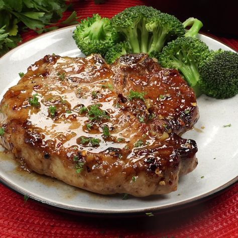 Pork Chop Ideas For Dinner, Pork Recipes Videos Easy, Dinner Ideas With Pork Chops Meals, Pork Chop Recipes Sauces, Great Pork Chop Recipes, Yolk Noodle Recipes, Pig Meat Recipes, Pork Chop Sauce Easy, Pork Chop With Sauce Recipes