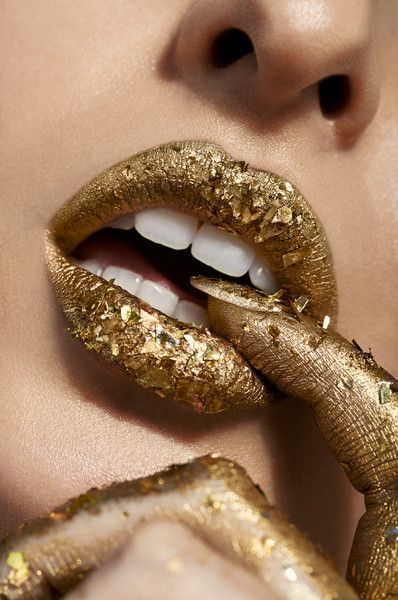 Makeup Artist Quotes, Makeup Gold, Lip Wallpaper, Barbie Makeup, All That Glitters Is Gold, Best Makeup Artist, Dental Art, Fall Makeup Looks, Gold Lips