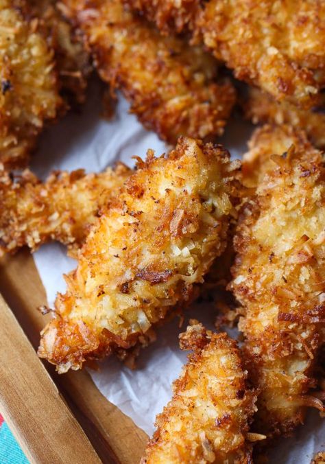 Crispy Coconut Chicken Strips!!! Such a quick and easy weeknight meal or amazing appetizer idea! My family LOVES THESE!!! Crispy Coconut Chicken, Coconut Chicken Recipe, Fowl Recipes, Stomach Rumbling, Fried Chicken Cutlets, Soup Appetizers, Supper Ideas, Coconut Chicken, Chicken Strips