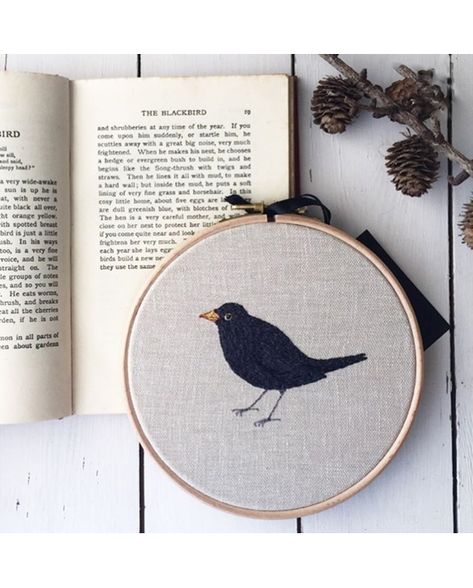 Freehand Machine Embroidery, Bird Embroidery, Free Motion Embroidery, Textiles Fashion, Diy Shoes, Embroidered Design, Hoop Art, Textile Artists, Fabric Wallpaper