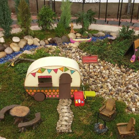 Garden Huts, Fairy Garden Containers, Garden Camping, Fairy Garden Ideas, Garden Ideas Cheap, Pallet Patio, Fairy Garden Designs, Video Garden, Fairy Furniture